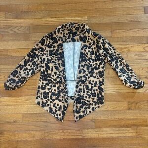 Women’s LE3NO cheetah blazer size M.